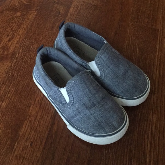 GAP Other - Toddler boy slip ons